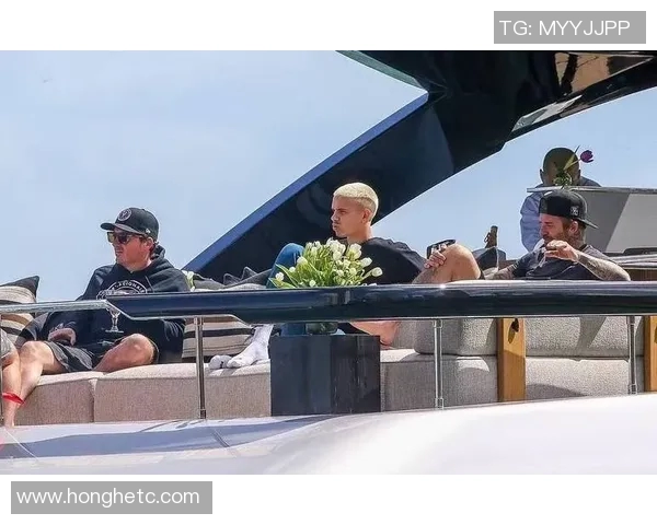 德国足球明星豪华游艇之旅揭秘球场外的奢华生活方式